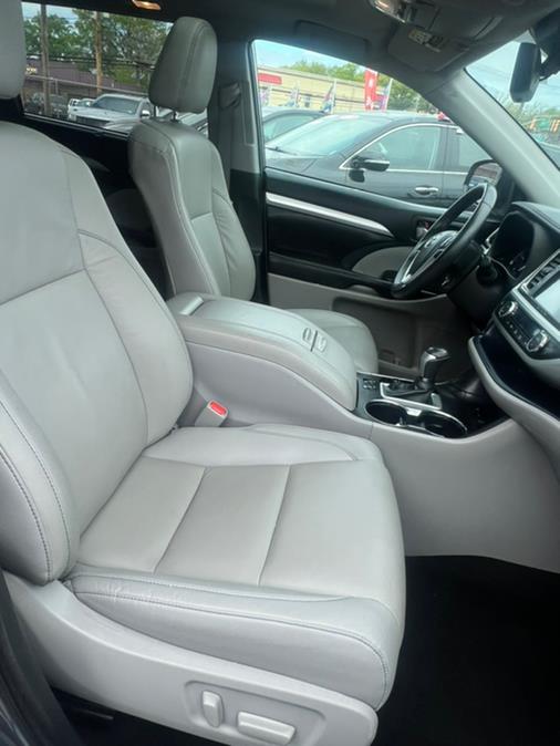Used Toyota Highlander XLE V6 AWD (Natl) 2019 | NJ Used Cars Center. Irvington, New Jersey Used Toyota Highlander XLE V6 AWD (Natl) 2019 | NJ Used Cars Center. Irvington, New Jersey