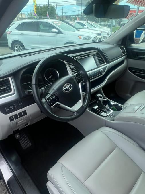 Used Toyota Highlander XLE V6 AWD (Natl) 2019 | NJ Used Cars Center. Irvington, New Jersey Used Toyota Highlander XLE V6 AWD (Natl) 2019 | NJ Used Cars Center. Irvington, New Jersey