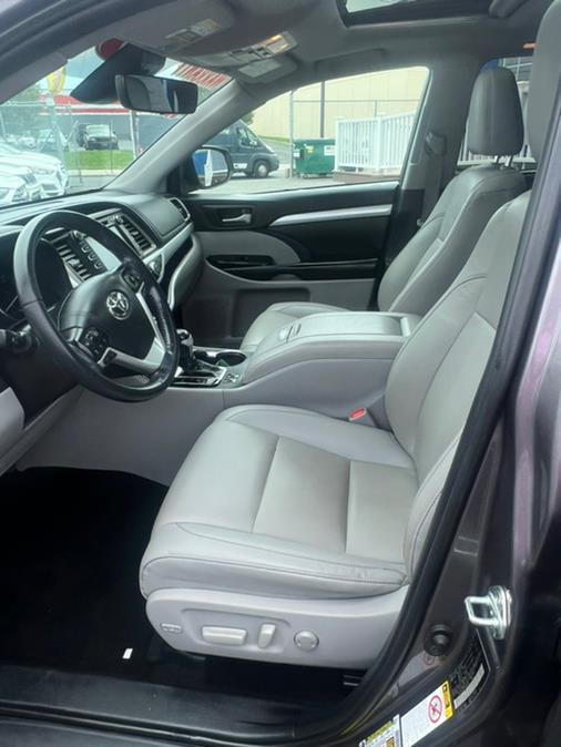 Used Toyota Highlander XLE V6 AWD (Natl) 2019 | NJ Used Cars Center. Irvington, New Jersey Used Toyota Highlander XLE V6 AWD (Natl) 2019 | NJ Used Cars Center. Irvington, New Jersey