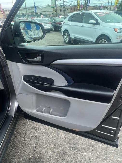 Used Toyota Highlander XLE V6 AWD (Natl) 2019 | NJ Used Cars Center. Irvington, New Jersey Used Toyota Highlander XLE V6 AWD (Natl) 2019 | NJ Used Cars Center. Irvington, New Jersey