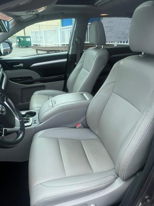 Used Toyota Highlander XLE V6 AWD (Natl) 2019 | NJ Used Cars Center. Irvington, New Jersey Used Toyota Highlander XLE V6 AWD (Natl) 2019 | NJ Used Cars Center. Irvington, New Jersey