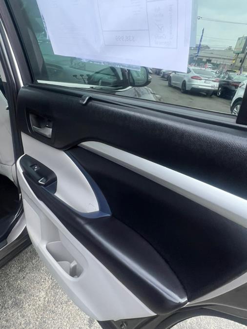 Used Toyota Highlander XLE V6 AWD (Natl) 2019 | NJ Used Cars Center. Irvington, New Jersey Used Toyota Highlander XLE V6 AWD (Natl) 2019 | NJ Used Cars Center. Irvington, New Jersey