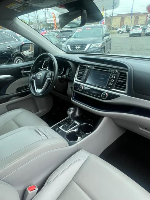 Used Toyota Highlander XLE V6 AWD (Natl) 2019 | NJ Used Cars Center. Irvington, New Jersey Used Toyota Highlander XLE V6 AWD (Natl) 2019 | NJ Used Cars Center. Irvington, New Jersey