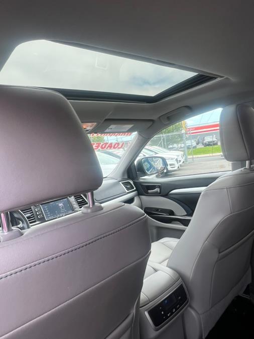 Used Toyota Highlander XLE V6 AWD (Natl) 2019 | NJ Used Cars Center. Irvington, New Jersey Used Toyota Highlander XLE V6 AWD (Natl) 2019 | NJ Used Cars Center. Irvington, New Jersey