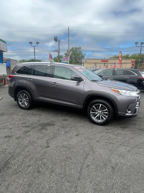 Used Toyota Highlander XLE V6 AWD (Natl) 2019 | NJ Used Cars Center. Irvington, New Jersey Used Toyota Highlander XLE V6 AWD (Natl) 2019 | NJ Used Cars Center. Irvington, New Jersey