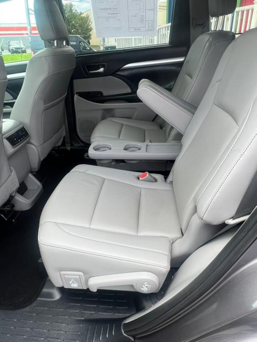 Used Toyota Highlander XLE V6 AWD (Natl) 2019 | NJ Used Cars Center. Irvington, New Jersey Used Toyota Highlander XLE V6 AWD (Natl) 2019 | NJ Used Cars Center. Irvington, New Jersey