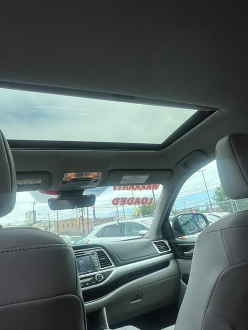 Used Toyota Highlander XLE V6 AWD (Natl) 2019 | NJ Used Cars Center. Irvington, New Jersey Used Toyota Highlander XLE V6 AWD (Natl) 2019 | NJ Used Cars Center. Irvington, New Jersey