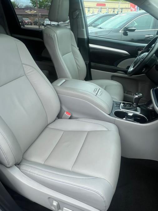 Used Toyota Highlander XLE V6 AWD (Natl) 2019 | NJ Used Cars Center. Irvington, New Jersey Used Toyota Highlander XLE V6 AWD (Natl) 2019 | NJ Used Cars Center. Irvington, New Jersey