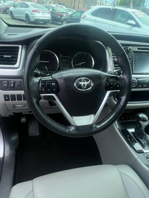 Used Toyota Highlander XLE V6 AWD (Natl) 2019 | NJ Used Cars Center. Irvington, New Jersey Used Toyota Highlander XLE V6 AWD (Natl) 2019 | NJ Used Cars Center. Irvington, New Jersey