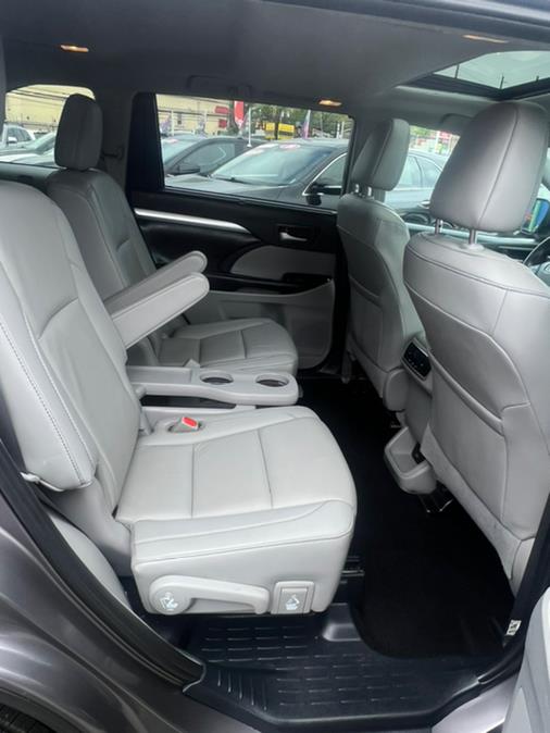 Used Toyota Highlander XLE V6 AWD (Natl) 2019 | NJ Used Cars Center. Irvington, New Jersey Used Toyota Highlander XLE V6 AWD (Natl) 2019 | NJ Used Cars Center. Irvington, New Jersey