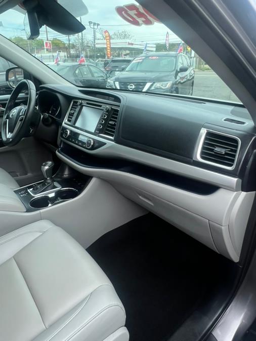 Used Toyota Highlander XLE V6 AWD (Natl) 2019 | NJ Used Cars Center. Irvington, New Jersey Used Toyota Highlander XLE V6 AWD (Natl) 2019 | NJ Used Cars Center. Irvington, New Jersey