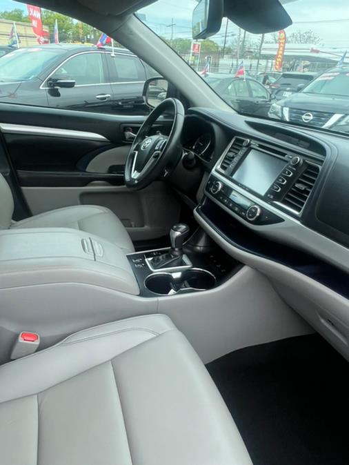 Used Toyota Highlander XLE V6 AWD (Natl) 2019 | NJ Used Cars Center. Irvington, New Jersey Used Toyota Highlander XLE V6 AWD (Natl) 2019 | NJ Used Cars Center. Irvington, New Jersey