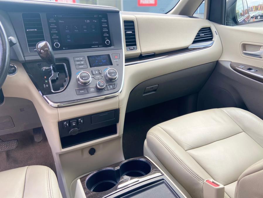 Used Toyota Sienna XLE FWD 8-Passenger (Natl) 2018 | Auto Haus of Irvington Corp. Irvington , New Jersey
