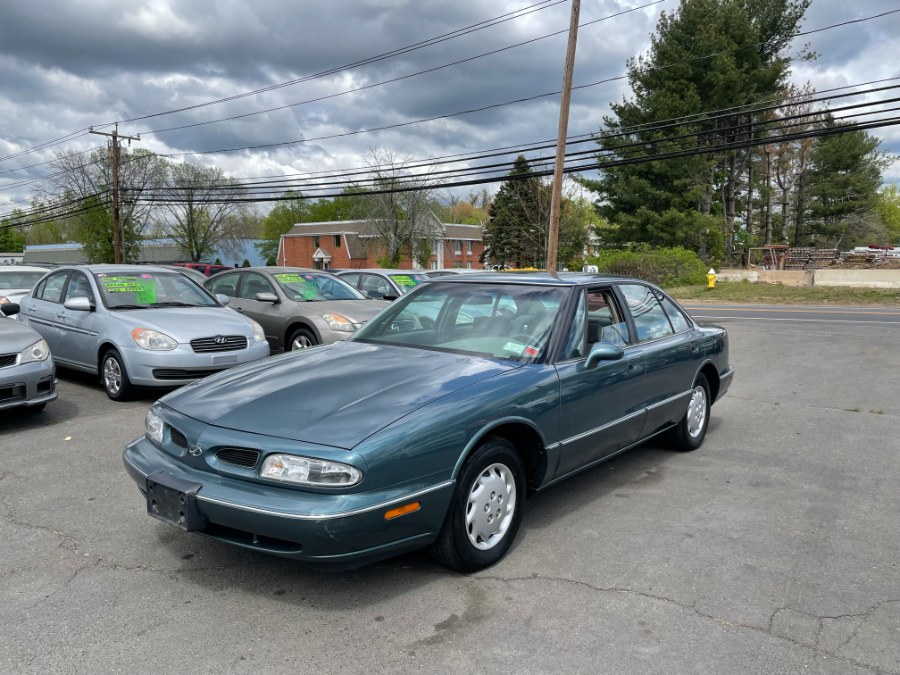 Used Oldsmobile 88 4dr Sdn LS 1998 | CT Car Co LLC. East Windsor, Connecticut