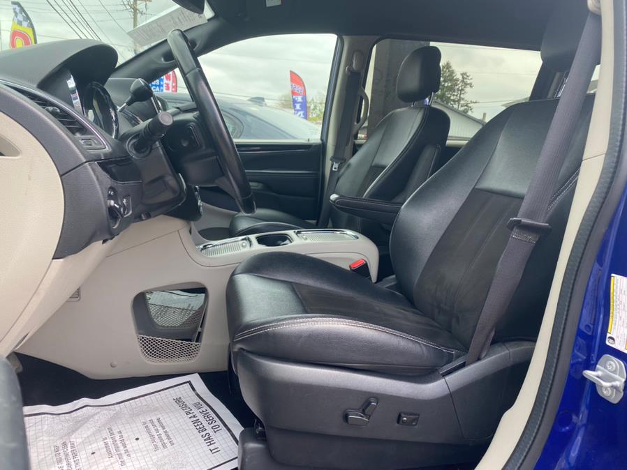 2020 Dodge Grand Caravan SXT Wagon, available for sale in Linden, New Jersey | Champion Auto Sales. Linden, New Jersey 2020 Dodge Grand Caravan SXT Wagon, available for sale in Linden, New Jersey | Champion Auto Sales. Linden, New Jersey