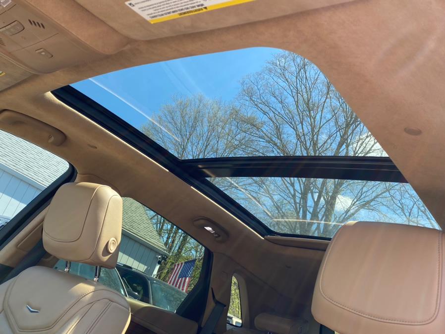 Used Cadillac XT5 AWD 4dr Platinum 2017 | Lava Motors 2 Inc. Canton, Connecticut Used Cadillac XT5 AWD 4dr Platinum 2017 | Lava Motors 2 Inc. Canton, Connecticut
