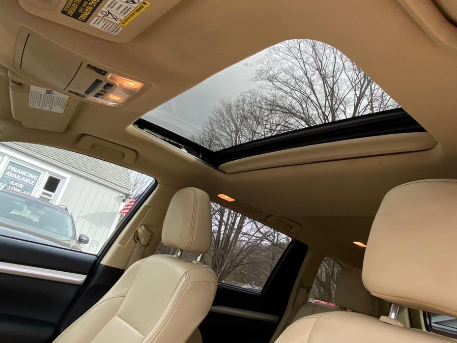 Used Toyota Highlander AWD 4dr V6 XLE (Natl) 2015 | Lava Motors 2 Inc. Canton, Connecticut Used Toyota Highlander AWD 4dr V6 XLE (Natl) 2015 | Lava Motors 2 Inc. Canton, Connecticut