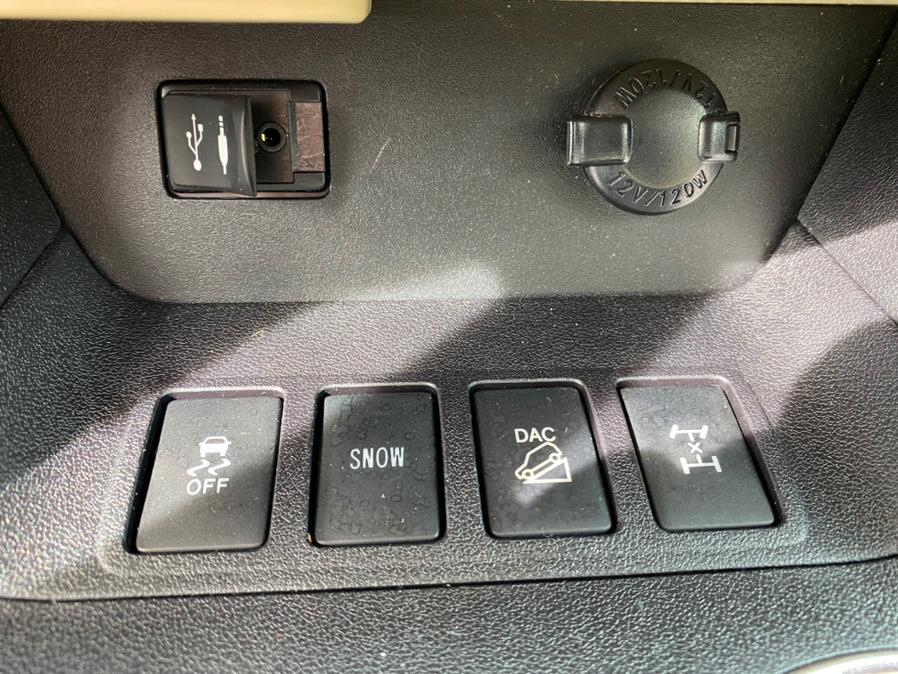 Used Toyota Highlander AWD 4dr V6 XLE (Natl) 2015 | Lava Motors 2 Inc. Canton, Connecticut Used Toyota Highlander AWD 4dr V6 XLE (Natl) 2015 | Lava Motors 2 Inc. Canton, Connecticut