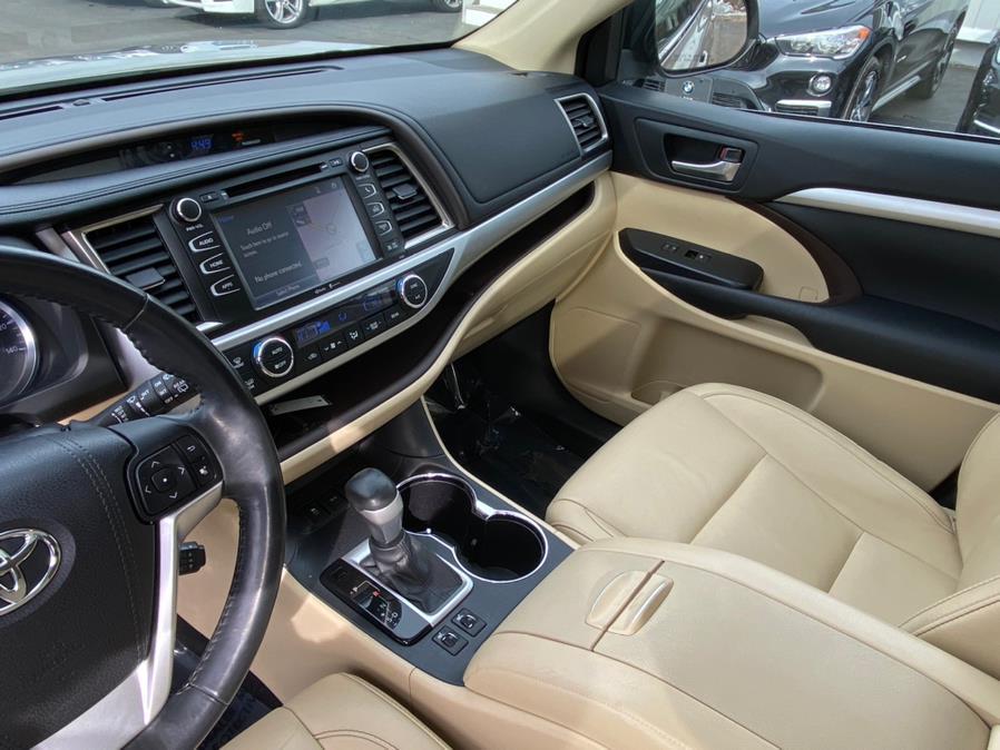 Used Toyota Highlander AWD 4dr V6 XLE (Natl) 2015 | Lava Motors 2 Inc. Canton, Connecticut Used Toyota Highlander AWD 4dr V6 XLE (Natl) 2015 | Lava Motors 2 Inc. Canton, Connecticut