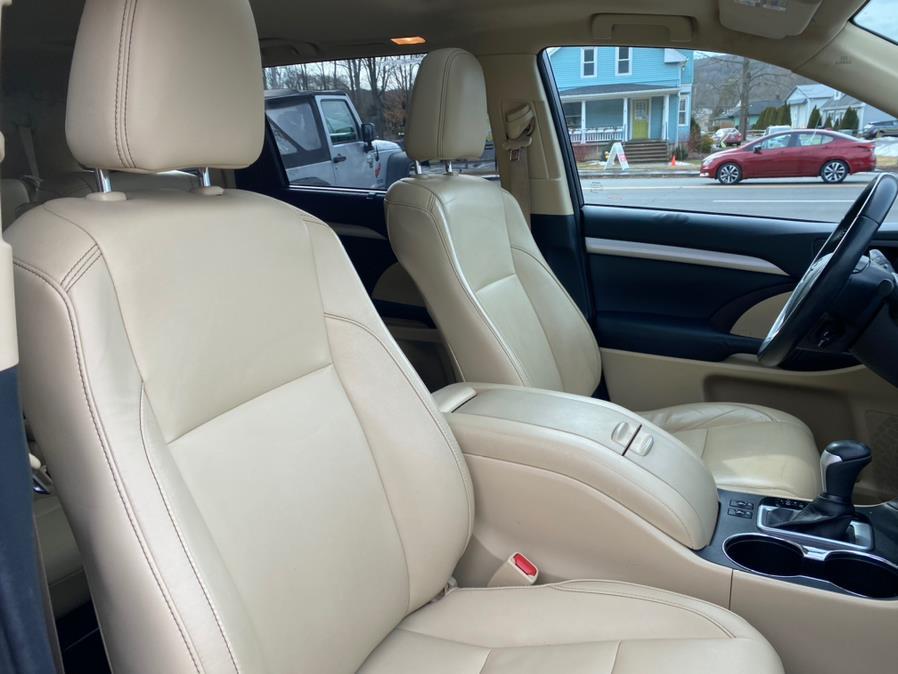 Used Toyota Highlander AWD 4dr V6 XLE (Natl) 2015 | Lava Motors 2 Inc. Canton, Connecticut Used Toyota Highlander AWD 4dr V6 XLE (Natl) 2015 | Lava Motors 2 Inc. Canton, Connecticut