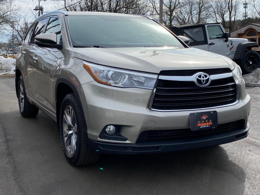 Used Toyota Highlander AWD 4dr V6 XLE (Natl) 2015 | Lava Motors 2 Inc. Canton, Connecticut Used Toyota Highlander AWD 4dr V6 XLE (Natl) 2015 | Lava Motors 2 Inc. Canton, Connecticut
