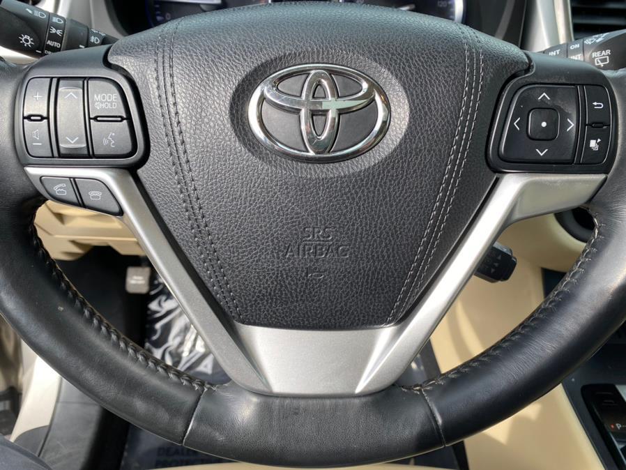 Used Toyota Highlander AWD 4dr V6 XLE (Natl) 2015 | Lava Motors 2 Inc. Canton, Connecticut Used Toyota Highlander AWD 4dr V6 XLE (Natl) 2015 | Lava Motors 2 Inc. Canton, Connecticut