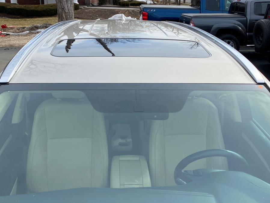 Used Toyota Highlander AWD 4dr V6 XLE (Natl) 2015 | Lava Motors 2 Inc. Canton, Connecticut Used Toyota Highlander AWD 4dr V6 XLE (Natl) 2015 | Lava Motors 2 Inc. Canton, Connecticut