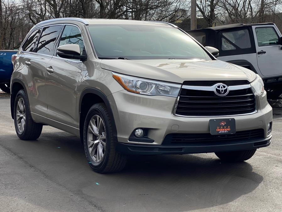 Used Toyota Highlander AWD 4dr V6 XLE (Natl) 2015 | Lava Motors 2 Inc. Canton, Connecticut Used Toyota Highlander AWD 4dr V6 XLE (Natl) 2015 | Lava Motors 2 Inc. Canton, Connecticut
