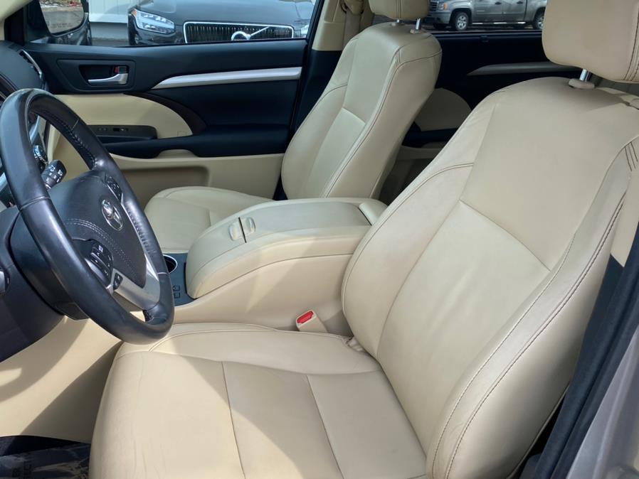 Used Toyota Highlander AWD 4dr V6 XLE (Natl) 2015 | Lava Motors 2 Inc. Canton, Connecticut Used Toyota Highlander AWD 4dr V6 XLE (Natl) 2015 | Lava Motors 2 Inc. Canton, Connecticut