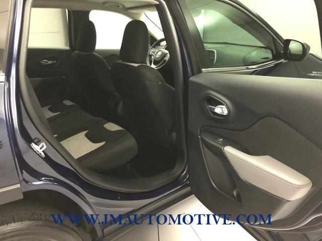 Used Jeep Cherokee 4WD 4dr Latitude 2014 | J&M Automotive Sls&Svc LLC. Naugatuck, Connecticut Used Jeep Cherokee 4WD 4dr Latitude 2014 | J&M Automotive Sls&Svc LLC. Naugatuck, Connecticut