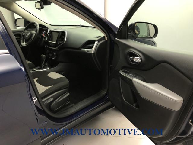 Used Jeep Cherokee 4WD 4dr Latitude 2014 | J&M Automotive Sls&Svc LLC. Naugatuck, Connecticut Used Jeep Cherokee 4WD 4dr Latitude 2014 | J&M Automotive Sls&Svc LLC. Naugatuck, Connecticut