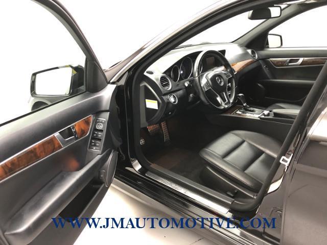 Used Mercedes-benz C-class 4dr Sdn C 300 Luxury 4MATIC 2013 | J&M Automotive Sls&Svc LLC. Naugatuck, Connecticut Used Mercedes-benz C-class 4dr Sdn C 300 Luxury 4MATIC 2013 | J&M Automotive Sls&Svc LLC. Naugatuck, Connecticut