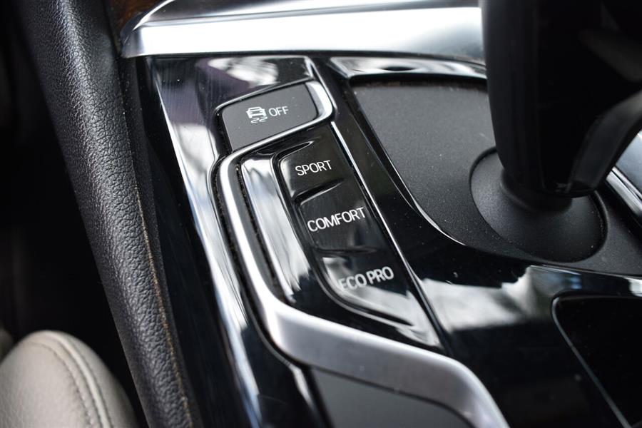 2019 BMW 5 Series 530i xDrive AWD 4dr Sedan, available for sale in Great Neck, New York | Camy Cars. Great Neck, New York 2019 BMW 5 Series 530i xDrive AWD 4dr Sedan, available for sale in Great Neck, New York | Camy Cars. Great Neck, New York