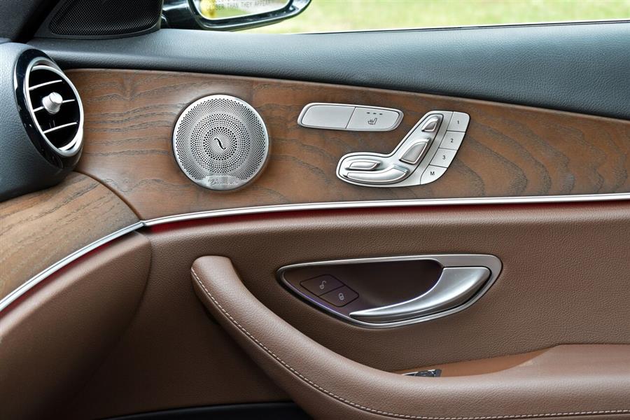 Used Mercedes-benz E-class E 300 4MATIC AWD 4dr Sedan 2019 | Camy Cars. Great Neck, New York Used Mercedes-benz E-class E 300 4MATIC AWD 4dr Sedan 2019 | Camy Cars. Great Neck, New York