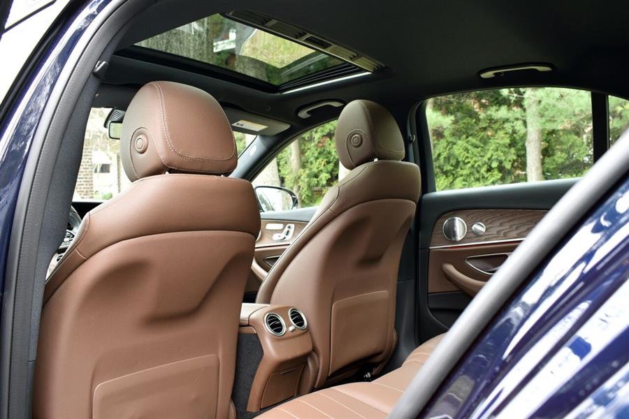 Used Mercedes-benz E-class E 300 4MATIC AWD 4dr Sedan 2019 | Camy Cars. Great Neck, New York Used Mercedes-benz E-class E 300 4MATIC AWD 4dr Sedan 2019 | Camy Cars. Great Neck, New York