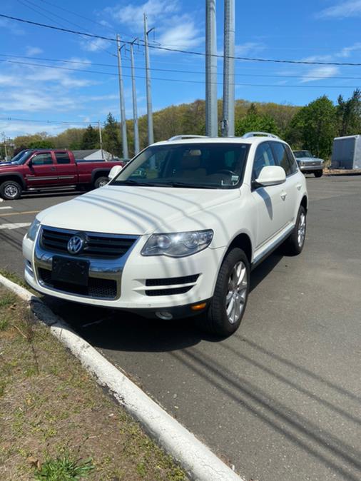 The 2010 Volkswagen Touareg V6 TDI photos