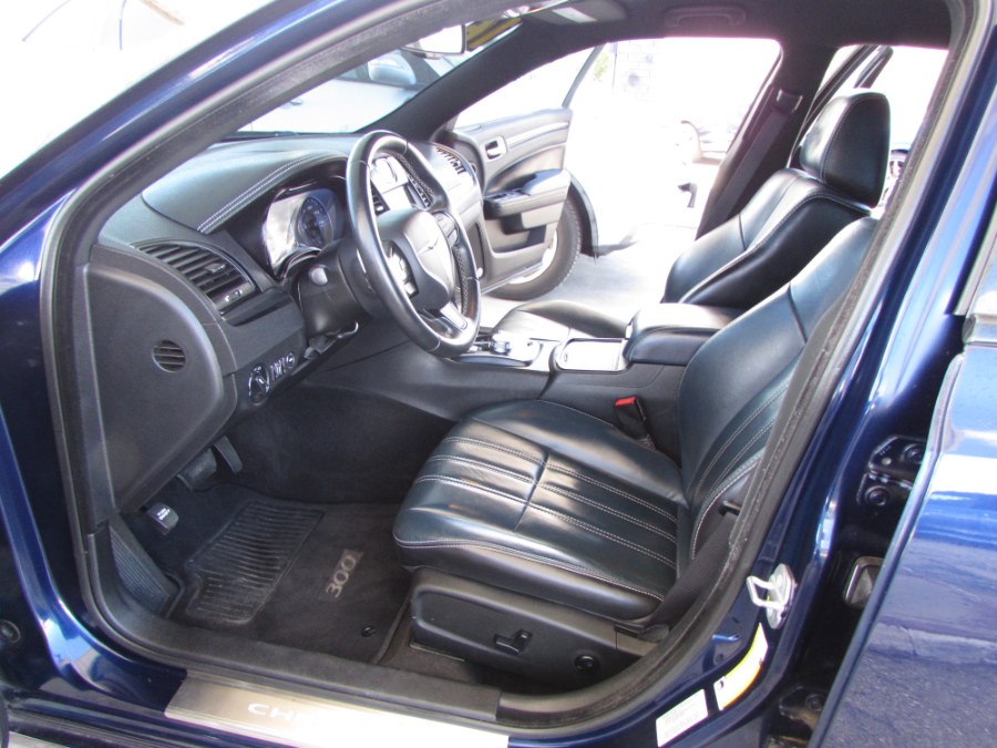 Used Chrysler 300 4dr Sdn 300S RWD 2016 | VIP Auto Enterprise, Inc. Orlando, Florida Used Chrysler 300 4dr Sdn 300S RWD 2016 | VIP Auto Enterprise, Inc. Orlando, Florida