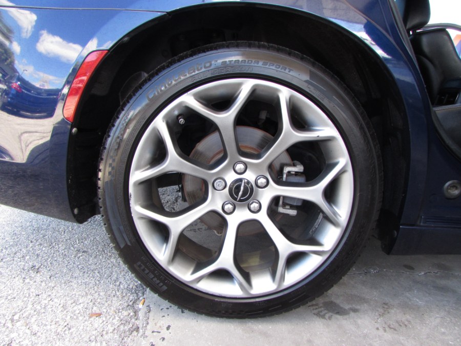 Used Chrysler 300 4dr Sdn 300S RWD 2016 | VIP Auto Enterprise, Inc. Orlando, Florida Used Chrysler 300 4dr Sdn 300S RWD 2016 | VIP Auto Enterprise, Inc. Orlando, Florida