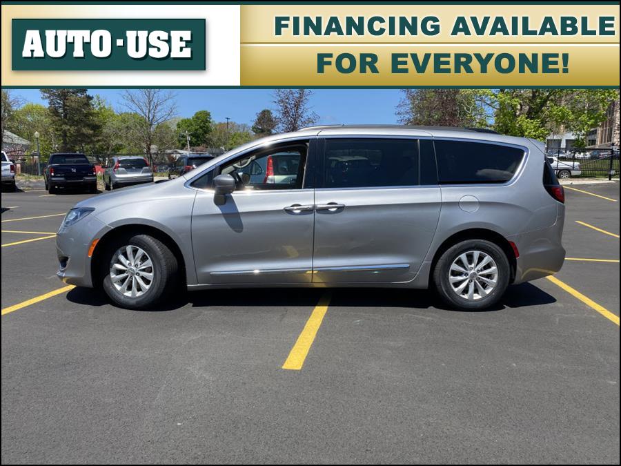 Used Chrysler Pacifica Touring-L 2017 | Autouse. Andover, Massachusetts Used Chrysler Pacifica Touring-L 2017 | Autouse. Andover, Massachusetts