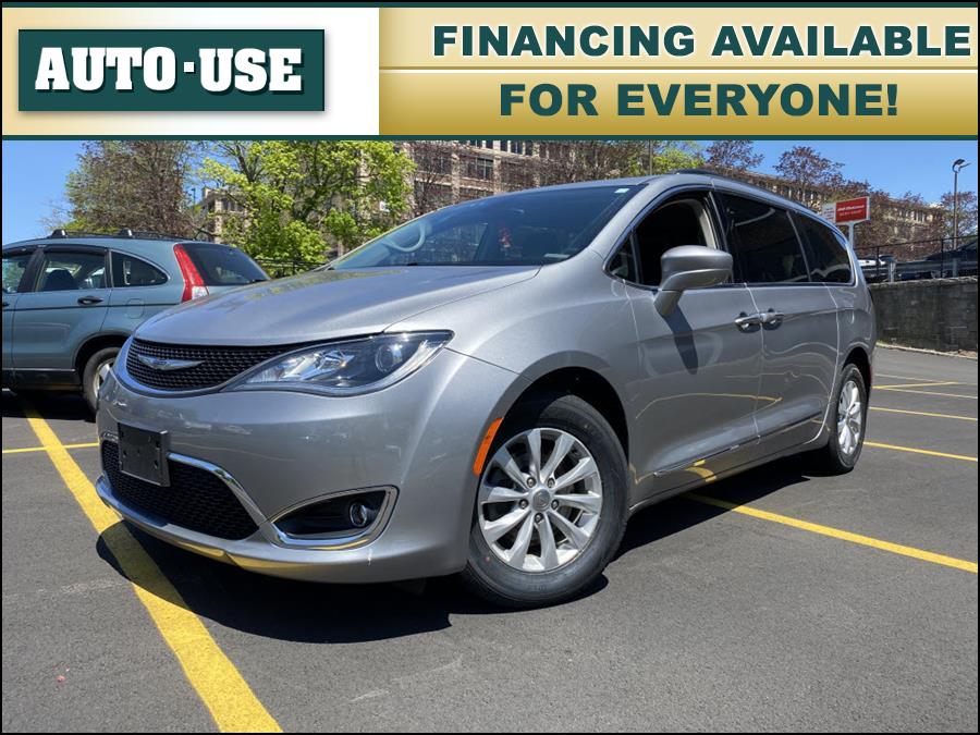 Used Chrysler Pacifica Touring-L 2017 | Autouse. Andover, Massachusetts