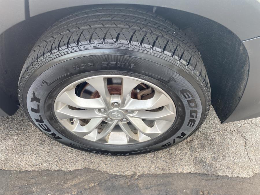 2019 Hyundai Santa Fe SE 2.4L Auto FWD, available for sale in Middletown, Connecticut | Newfield Auto Sales. Middletown, Connecticut 2019 Hyundai Santa Fe SE 2.4L Auto FWD, available for sale in Middletown, Connecticut | Newfield Auto Sales. Middletown, Connecticut