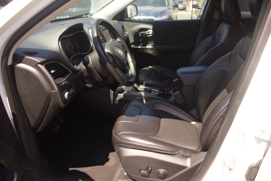 Used Jeep Cherokee Latitude Plus 4x4 2019 | Route 27 Auto Mall. Linden, New Jersey Used Jeep Cherokee Latitude Plus 4x4 2019 | Route 27 Auto Mall. Linden, New Jersey