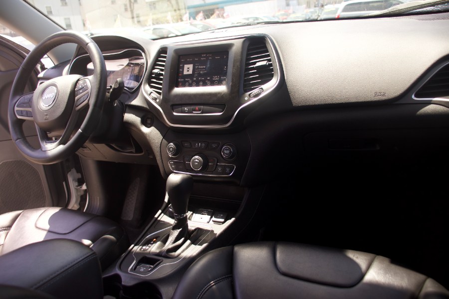 Used Jeep Cherokee Latitude Plus 4x4 2019 | Route 27 Auto Mall. Linden, New Jersey Used Jeep Cherokee Latitude Plus 4x4 2019 | Route 27 Auto Mall. Linden, New Jersey
