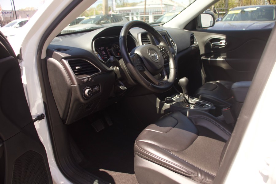 Used Jeep Cherokee Latitude Plus 4x4 2019 | Route 27 Auto Mall. Linden, New Jersey Used Jeep Cherokee Latitude Plus 4x4 2019 | Route 27 Auto Mall. Linden, New Jersey