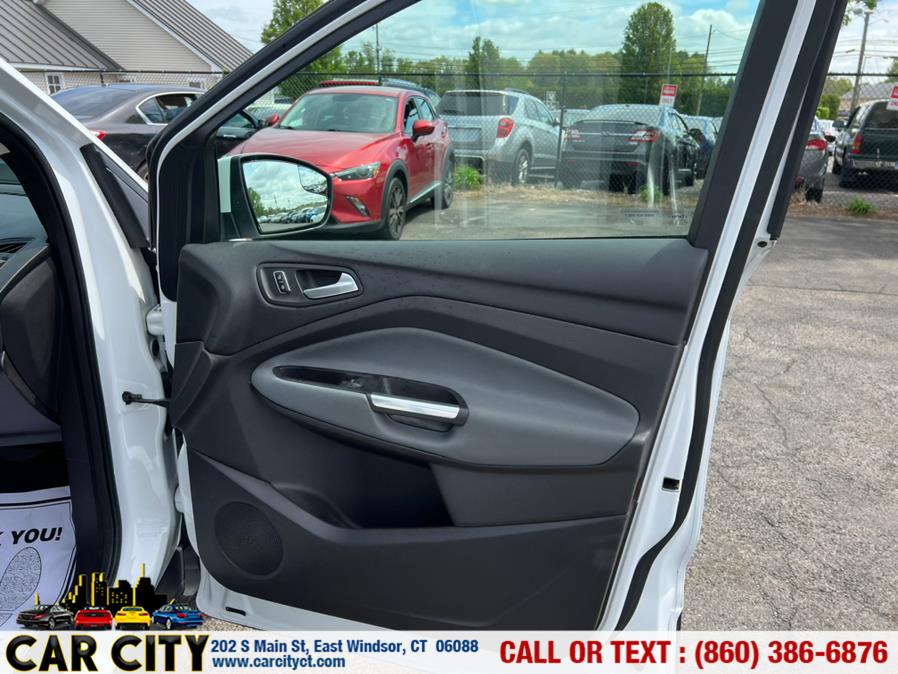 2013 Ford Escape 4WD 4dr SE, available for sale in East Windsor, Connecticut | Car City LLC. East Windsor, Connecticut 2013 Ford Escape 4WD 4dr SE, available for sale in East Windsor, Connecticut | Car City LLC. East Windsor, Connecticut