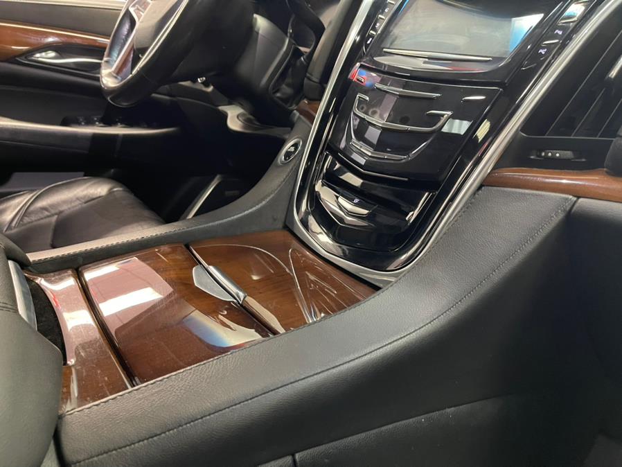 2019 Cadillac Escalade 4WD 4dr Luxury, available for sale in Inwood, New York | 5 Towns Drive. Inwood, New York 2019 Cadillac Escalade 4WD 4dr Luxury, available for sale in Inwood, New York | 5 Towns Drive. Inwood, New York