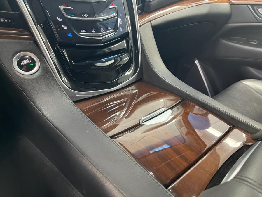 2019 Cadillac Escalade 4WD 4dr Luxury, available for sale in Inwood, New York | 5 Towns Drive. Inwood, New York 2019 Cadillac Escalade 4WD 4dr Luxury, available for sale in Inwood, New York | 5 Towns Drive. Inwood, New York