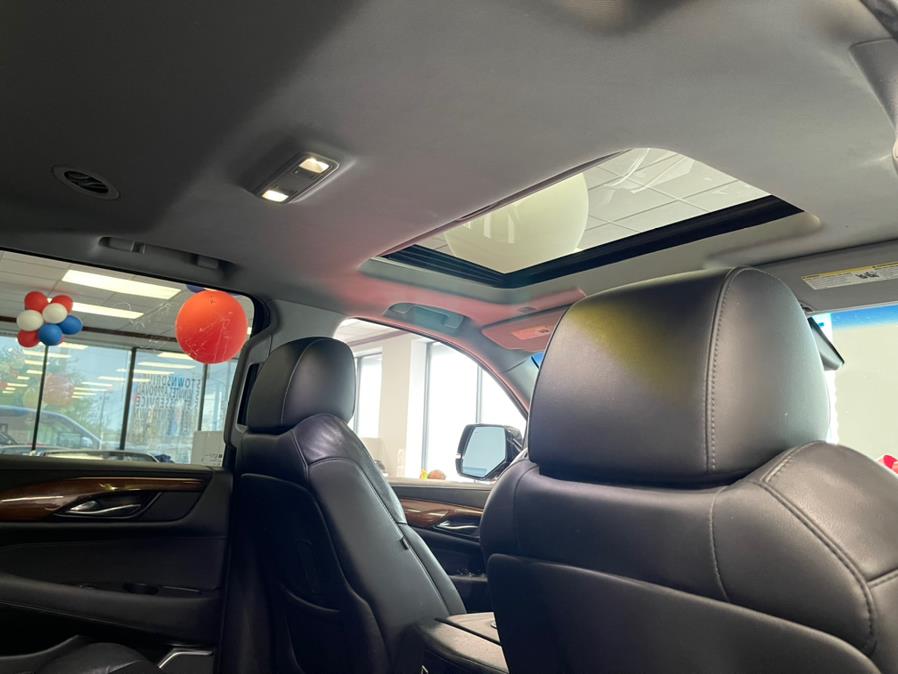 2019 Cadillac Escalade 4WD 4dr Luxury, available for sale in Inwood, New York | 5 Towns Drive. Inwood, New York 2019 Cadillac Escalade 4WD 4dr Luxury, available for sale in Inwood, New York | 5 Towns Drive. Inwood, New York