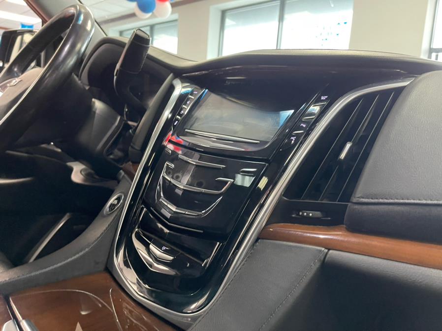 2019 Cadillac Escalade 4WD 4dr Luxury, available for sale in Inwood, New York | 5 Towns Drive. Inwood, New York 2019 Cadillac Escalade 4WD 4dr Luxury, available for sale in Inwood, New York | 5 Towns Drive. Inwood, New York