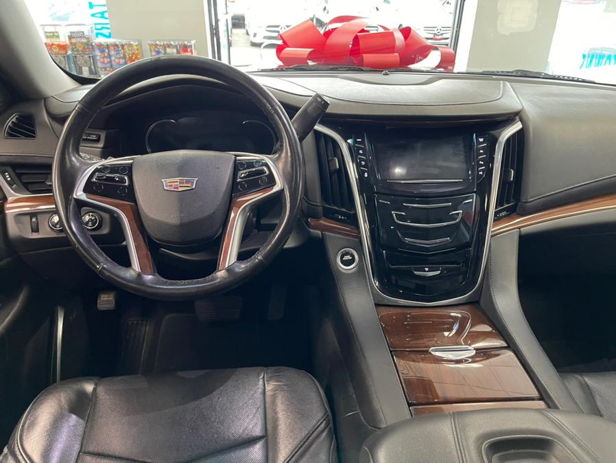 2019 Cadillac Escalade 4WD 4dr Luxury, available for sale in Inwood, New York | 5 Towns Drive. Inwood, New York 2019 Cadillac Escalade 4WD 4dr Luxury, available for sale in Inwood, New York | 5 Towns Drive. Inwood, New York